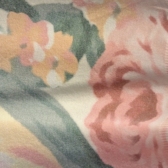 Beautiful Spring Sweater. NWT Size M. - Picture 2 of 5